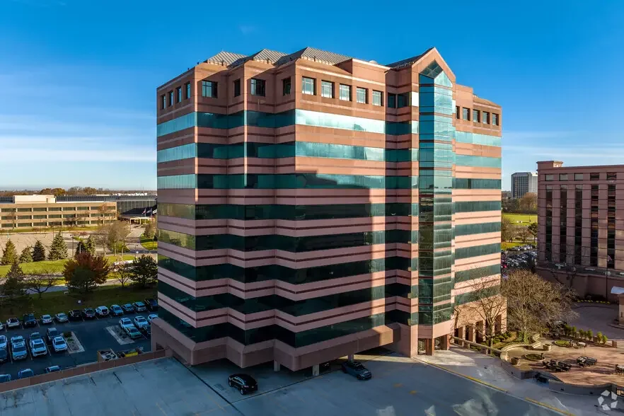 320 Town Center Building aerial view - Southfield, MI